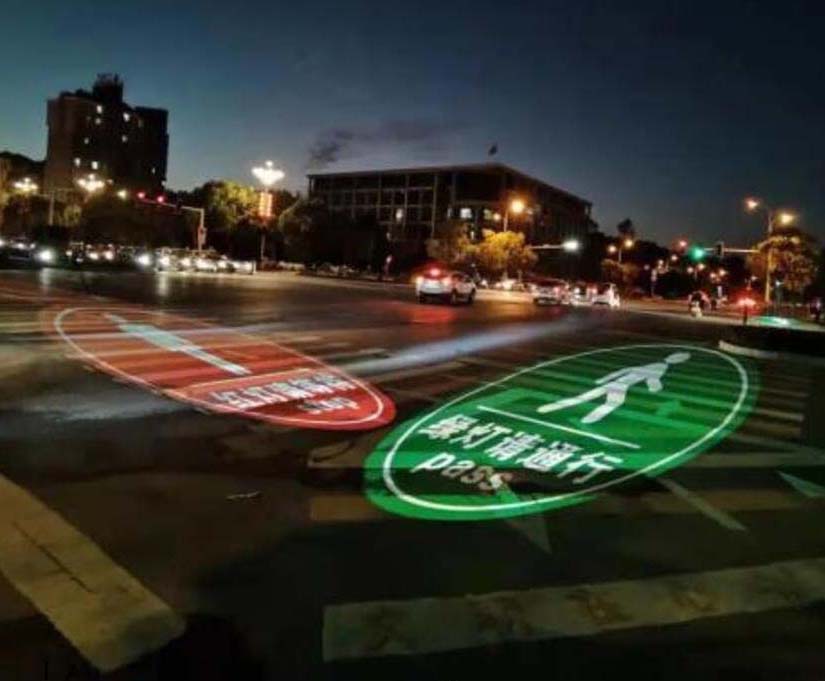 LED logo lights were installed on Hong Kong's sidewalks to remind people to be careful when passing the road.